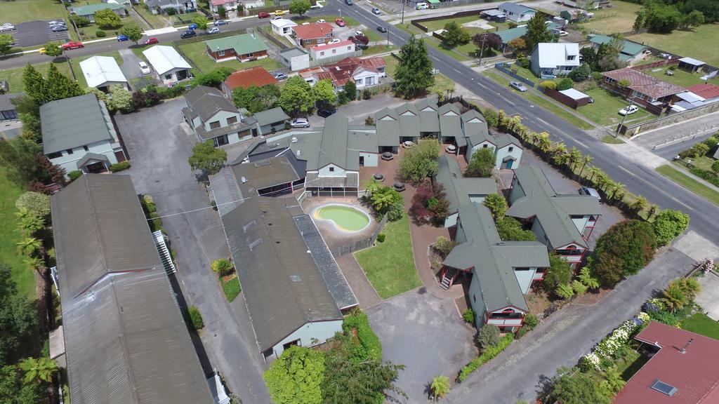 Smoke Lake Hot Springs Lodge & Camp Rotorua Exterior photo