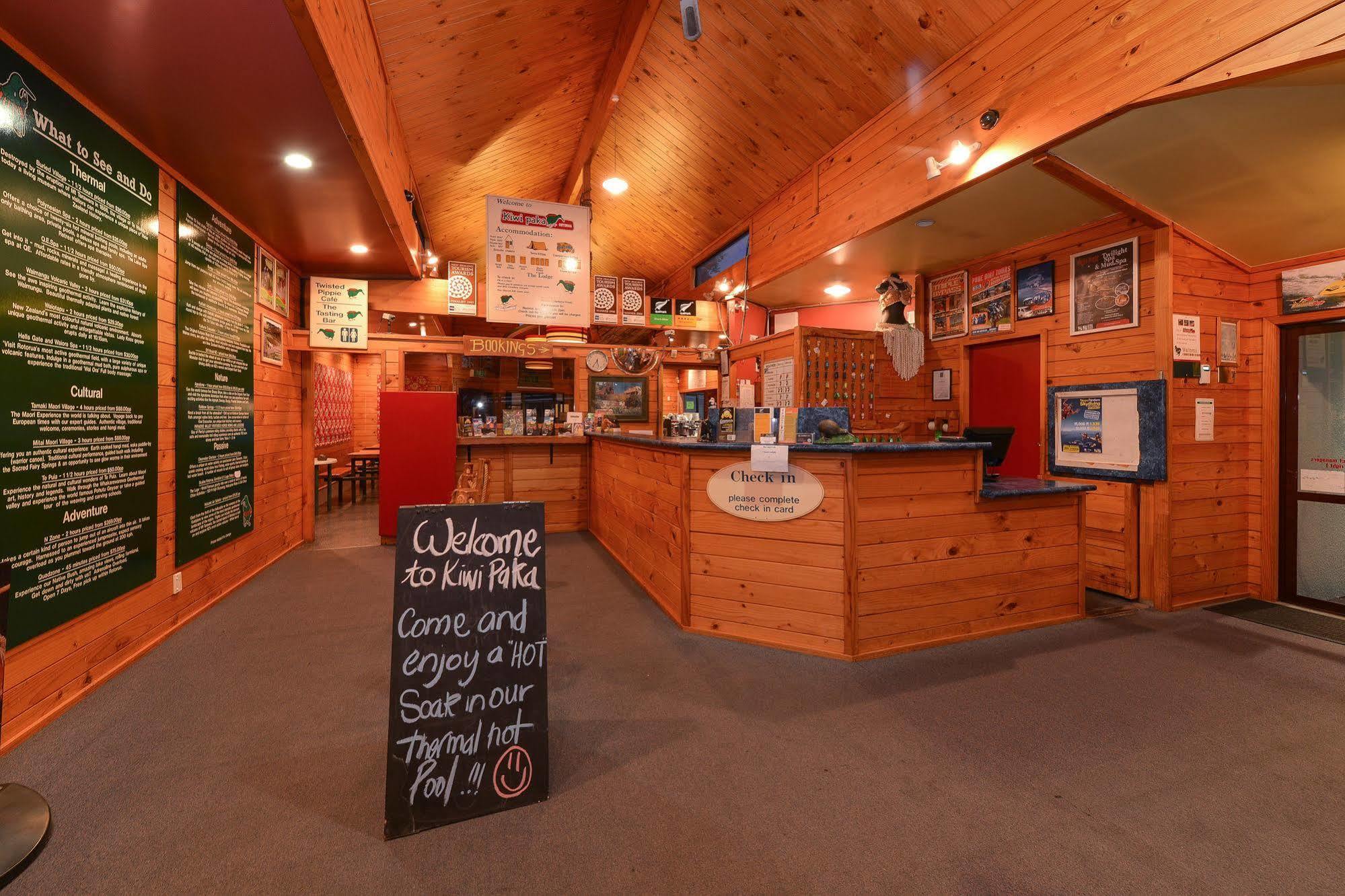 Smoke Lake Hot Springs Lodge & Camp Rotorua Exterior photo